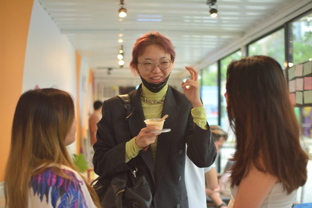 Participants mingling after Human Library: Close Conversations with Entrepreneurs